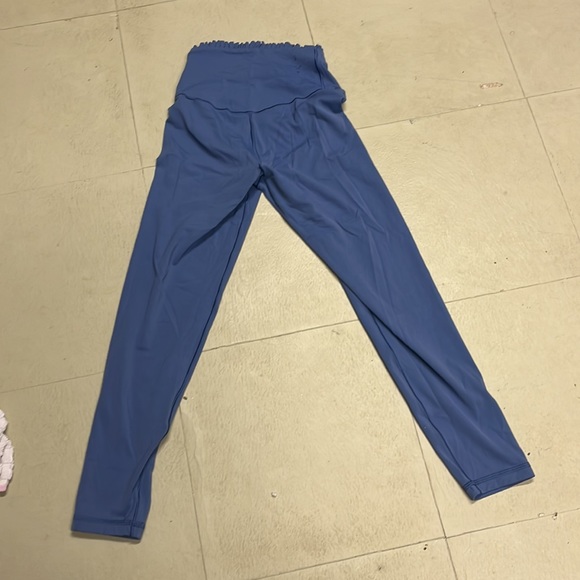 Aerie bundle only worn once or twice small stains as shown in pictures - Picture 6 of 10